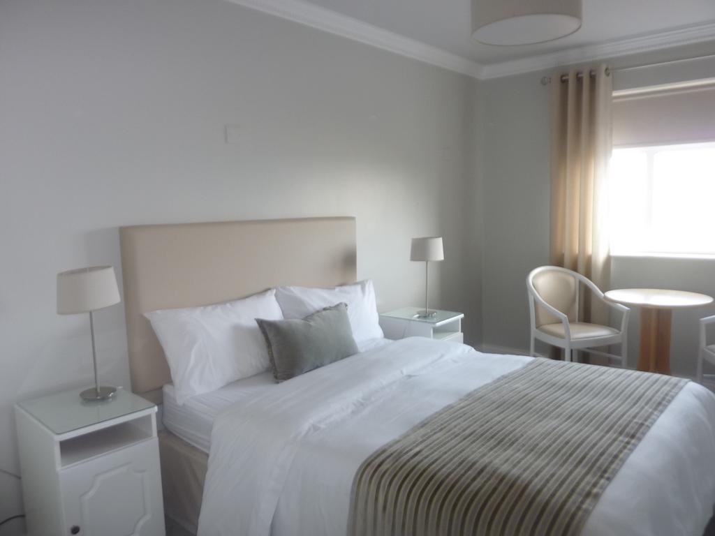 Westwinds Guestlodge กัลเวย์ ภายนอก รูปภาพ